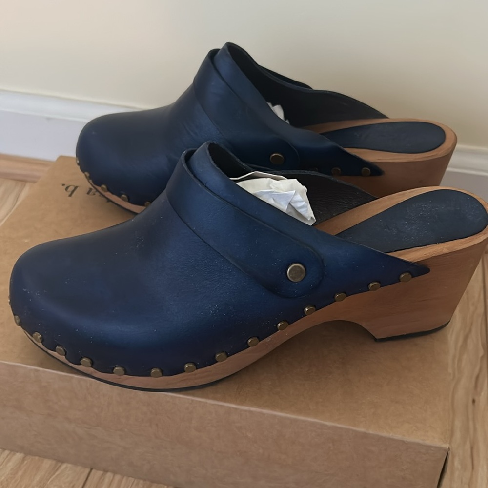 Lisa B Baltic blue leather clogs with wood heel 2 1/2”-3” at back